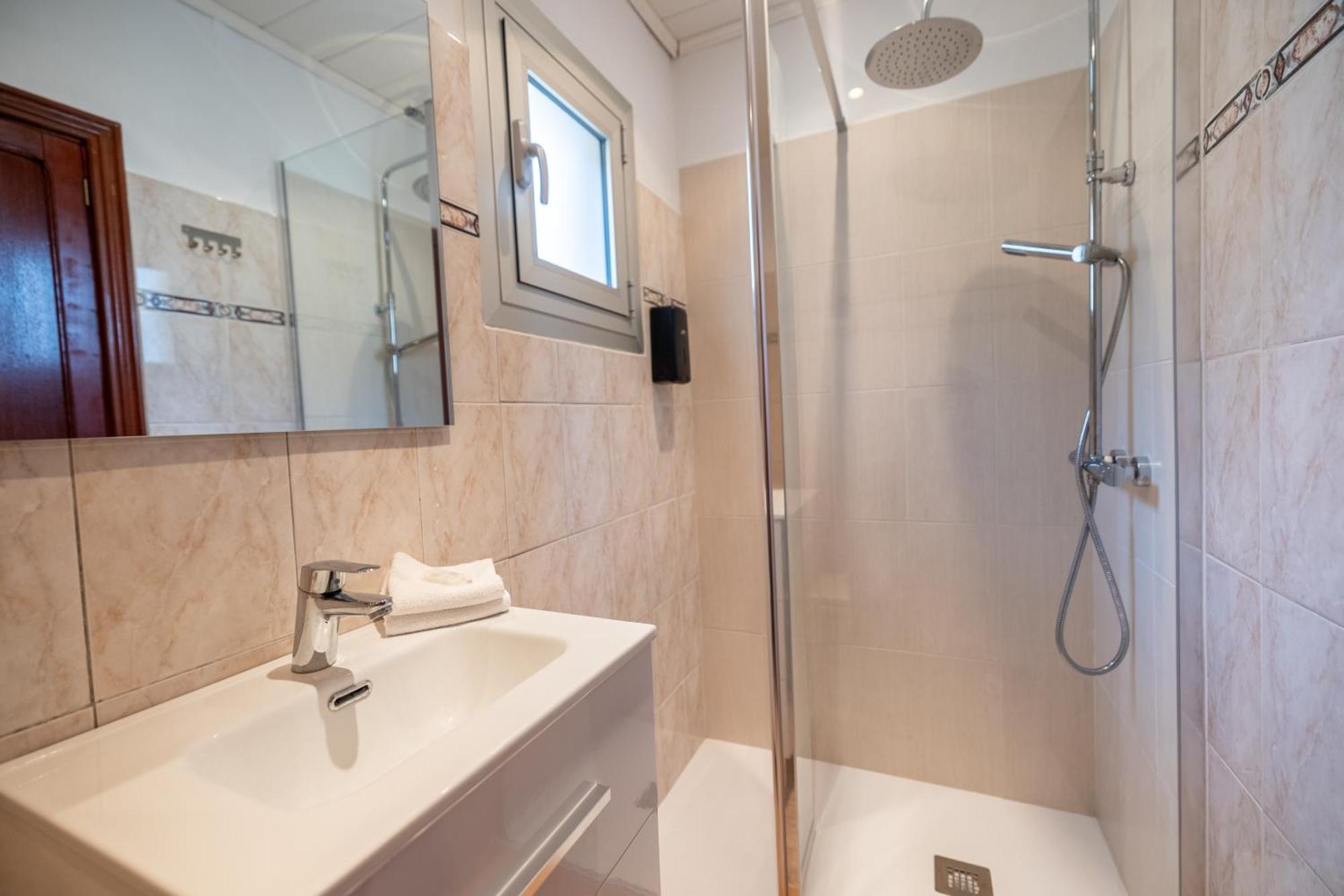 Hostal Doris - Adults Only Colonia de Sant Jordi Phòng bức ảnh